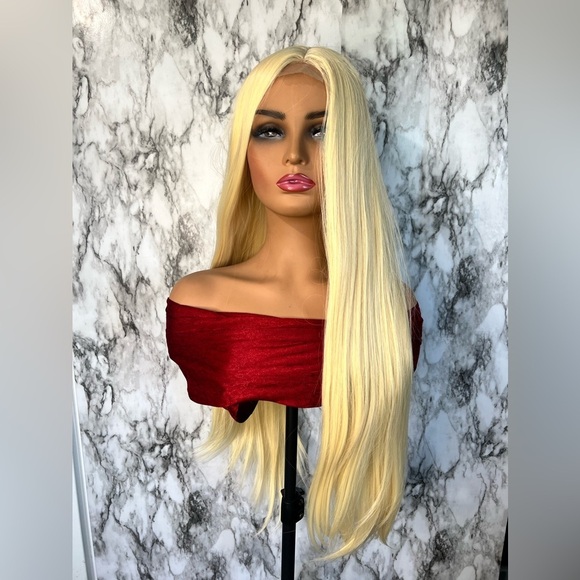Closure front Mesh 32 Inch Light Blonde Long Wig - Picture 7 of 8